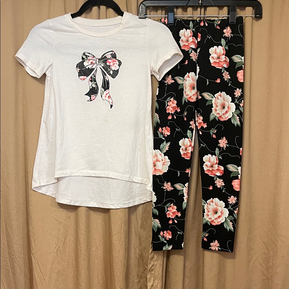 Girl’s 7Y Floral Bow Top and Leggings Set REFER TO PICS FOR SMALL STAIN IN FRONT